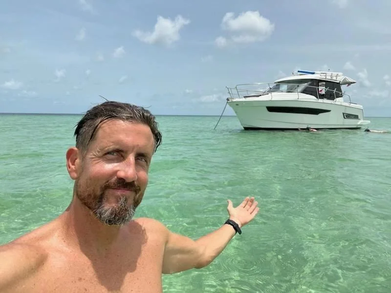 Snipes Sandbar northeast of Key West with shallow water and exposed sand at low tide