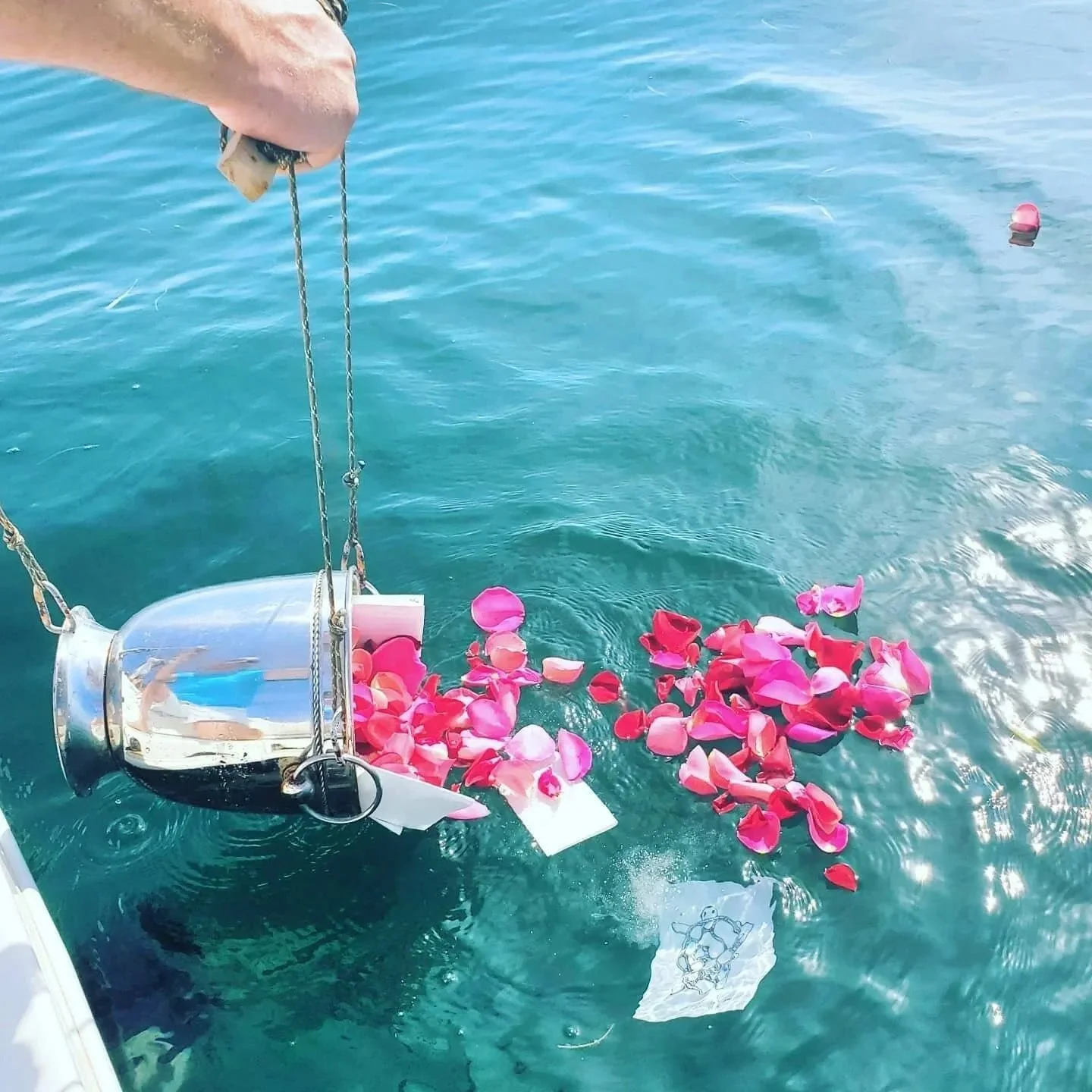 Ash-scattering memorial cruise off Key West with Six Fins Charter